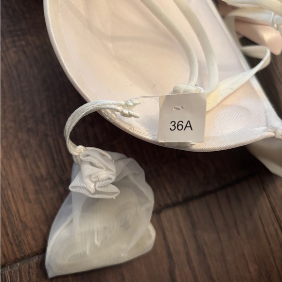 Elegant White Strapless push-up bra - Picture 4 of 5